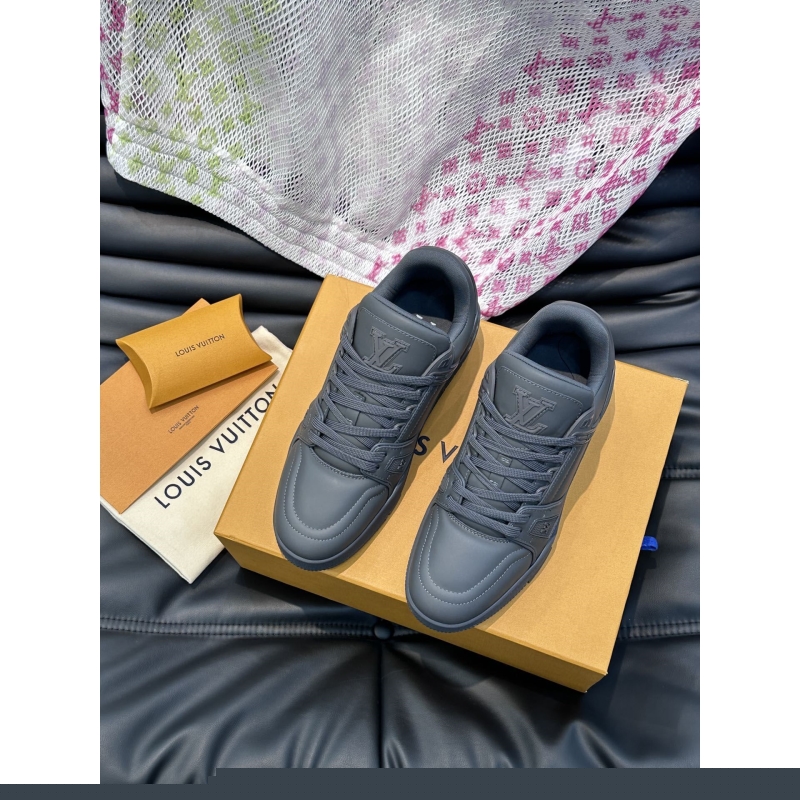 l**is V*t*n sneakers